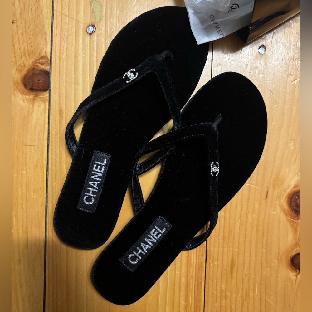 CC velvet flip flops